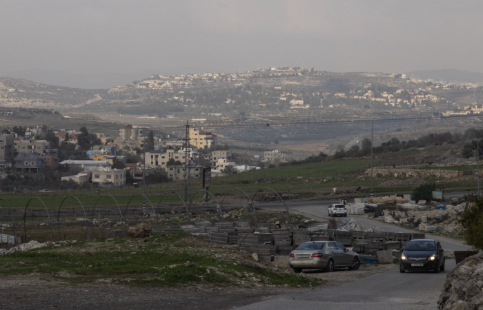 Jinsafut est entourée de six colonies israéliennes, construites sur les collines alentours ©Cécile Lemoine