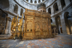 Un monument sur la tombe de Jésus a précédé la construction de la basilique