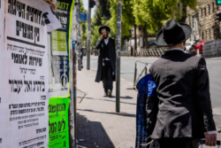 Derrière le noir et blanc des pashkevilim, une société	haredi haute en couleurs