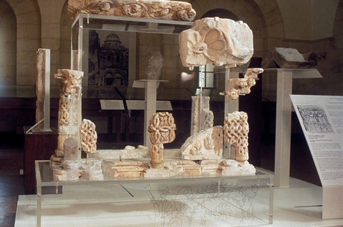Fragments du cénotaphe de Baudouin V conservés au musée (fermé au public) du patriarcat  grec-ortodoxe de Jérusalem ©Pinterest/Neuci Baldwin