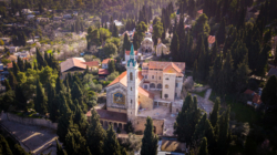 Sous le manteau protecteur de la Vierge à Aïn Karem