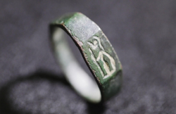 Découverte d’une bague de 1800 ans sur le mont Carmel