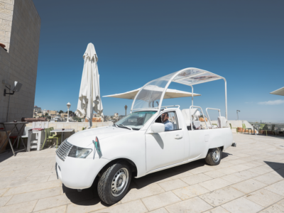 La Papamobile transformée en clinique mobile pour les enfants de Gaza
