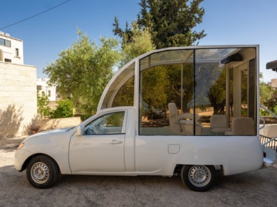 Transformée en clinique, la papamobile de Bethléem pas encore autorisée à Gaza