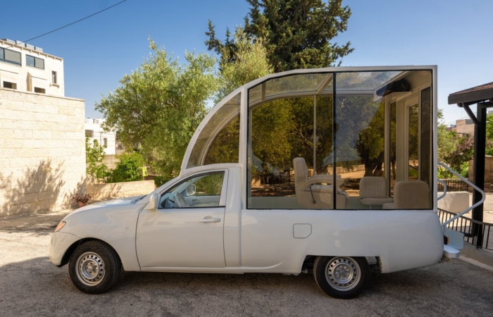 Transformée en clinique, la papamobile de Bethléem pas encore autorisée à Gaza