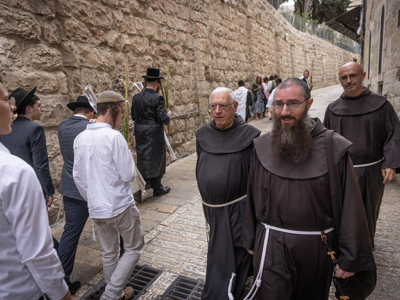 Deux rabbins orthodoxes condamnent les violences visant des chrétiens
