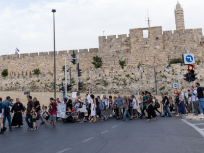 À Jérusalem, des croyants marchent pour une autre ville